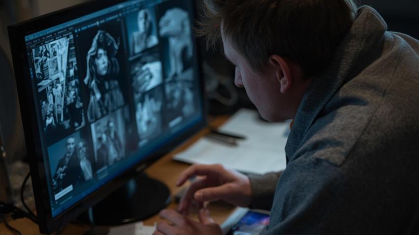 Трусики киген арық қыздың суреті